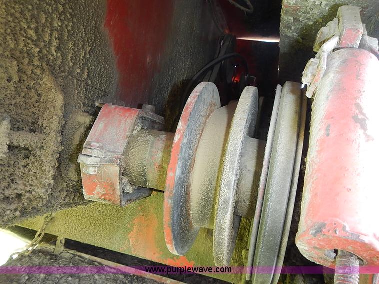 image for item I3616 1973 Hesston 420 swather