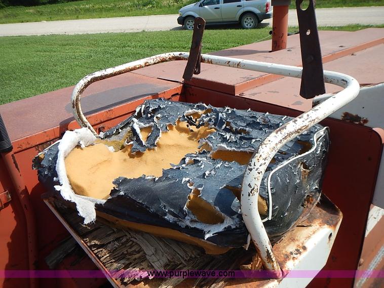 image for item I3616 1973 Hesston 420 swather