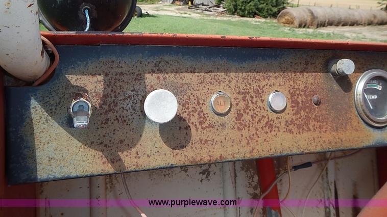 image for item I3616 1973 Hesston 420 swather