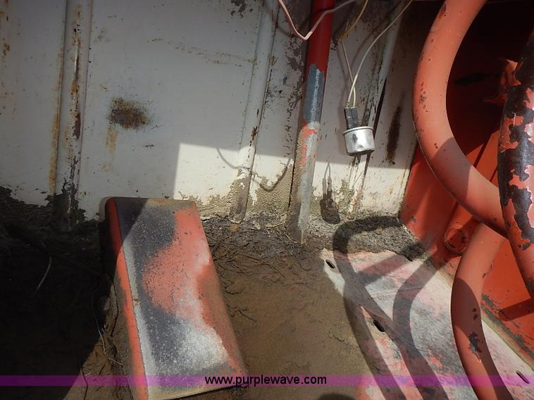 image for item I3616 1973 Hesston 420 swather