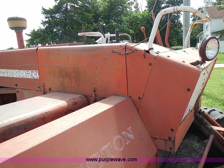 image for item I3616 1973 Hesston 420 swather
