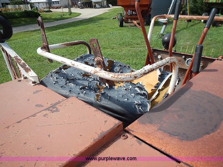 image for item I3616 1973 Hesston 420 swather