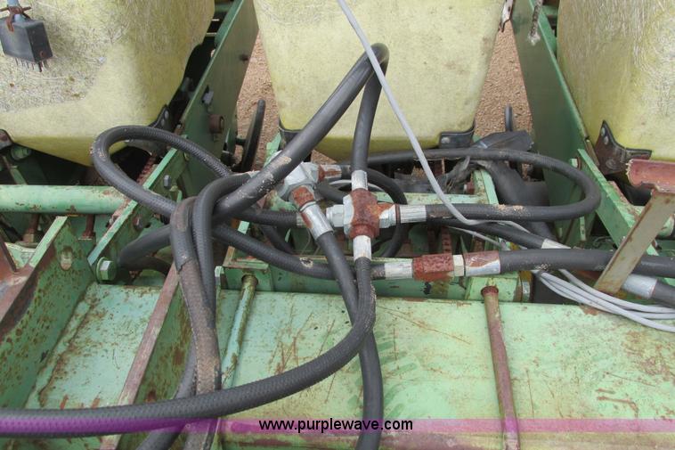 image for item I9565 1981 John Deere 7100 planter