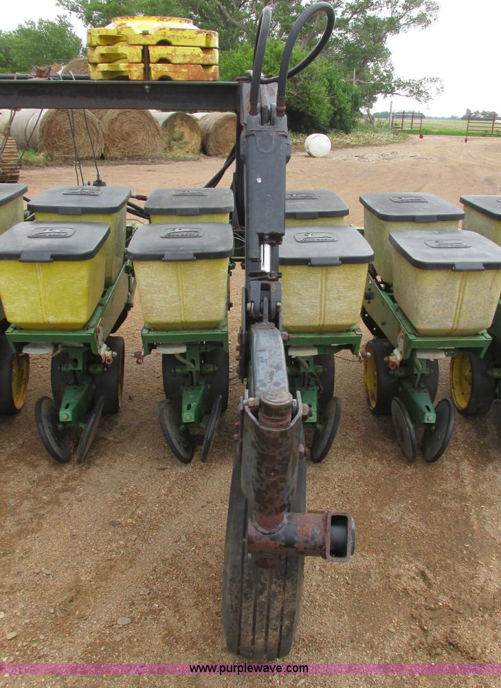 image for item I9565 1981 John Deere 7100 planter
