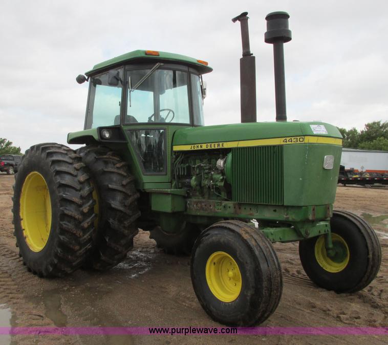 image for item I9570 1975 John Deere 4430 tractor