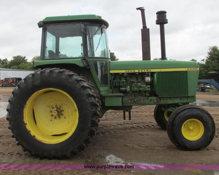image for item I9570 1975 John Deere 4430 tractor