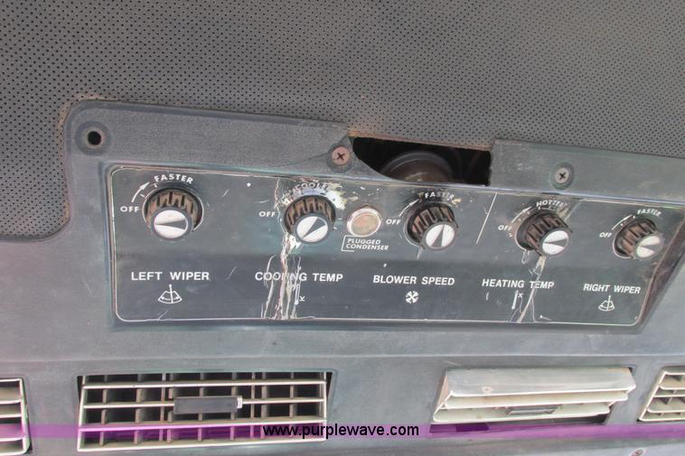 image for item I9571 1973 John Deere 4230 tractor