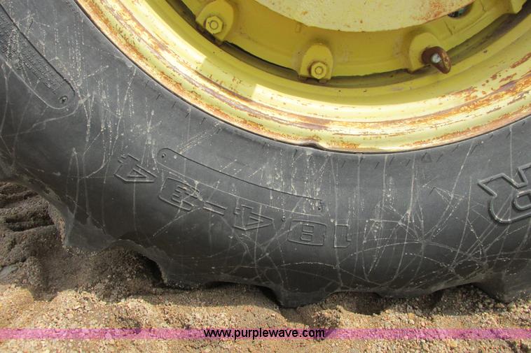 image for item I9571 1973 John Deere 4230 tractor