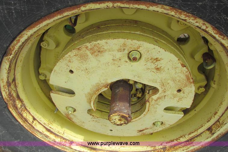 image for item I9571 1973 John Deere 4230 tractor