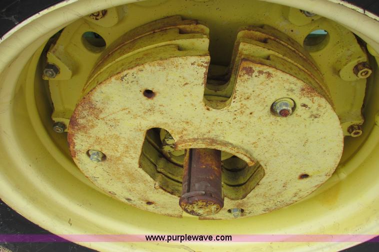 image for item I9571 1973 John Deere 4230 tractor