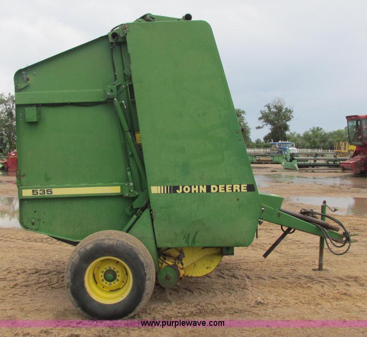 image for item I9573 1991 John Deere 535 round baler