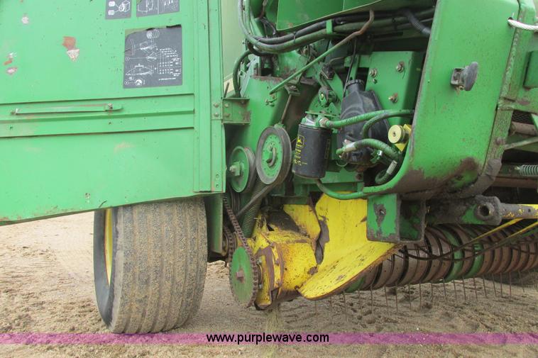 image for item I9573 1991 John Deere 535 round baler