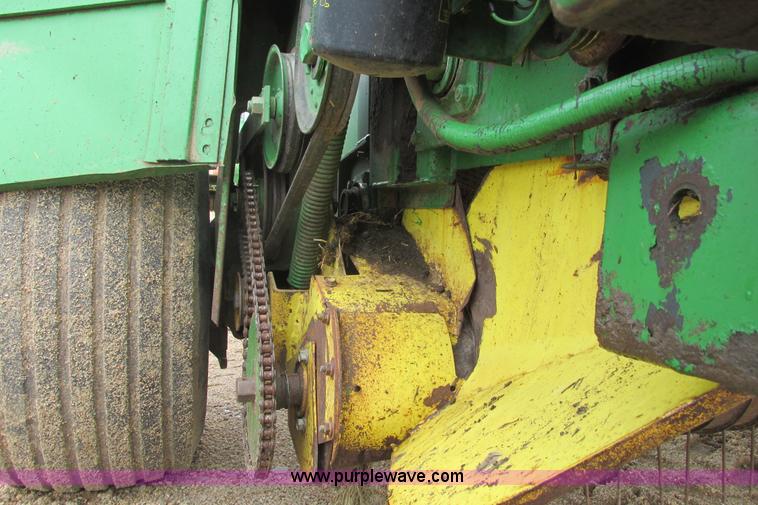 image for item I9573 1991 John Deere 535 round baler