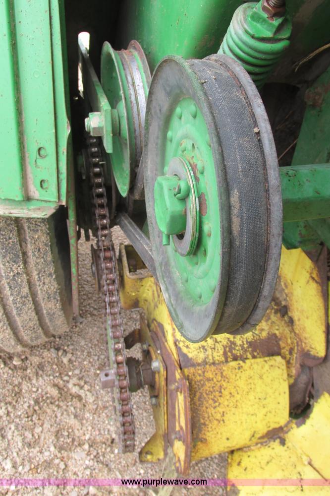 image for item I9573 1991 John Deere 535 round baler