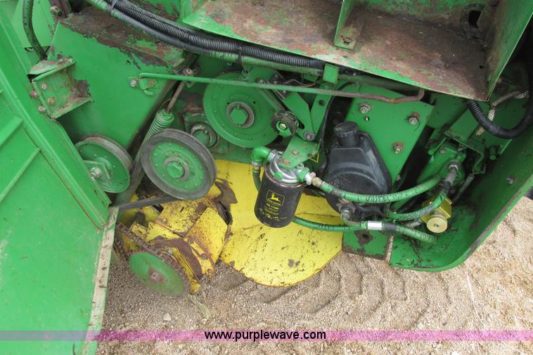 image for item I9573 1991 John Deere 535 round baler