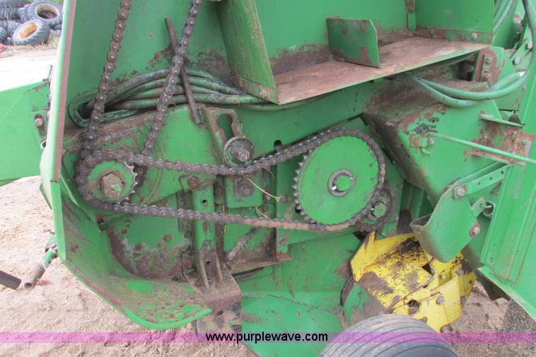 image for item I9573 1991 John Deere 535 round baler