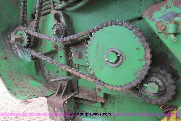 image for item I9573 1991 John Deere 535 round baler