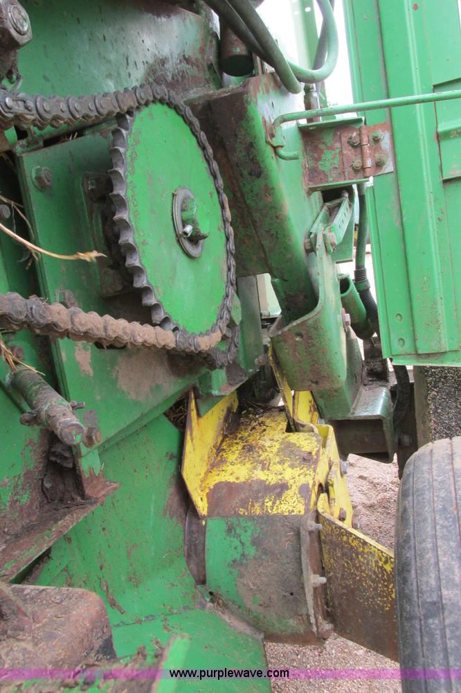 image for item I9573 1991 John Deere 535 round baler