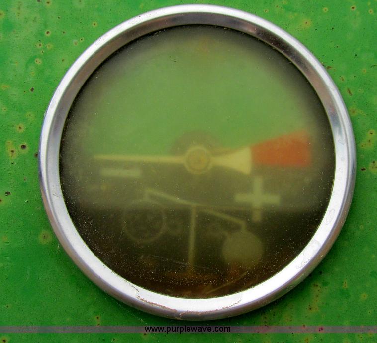 image for item I9573 1991 John Deere 535 round baler