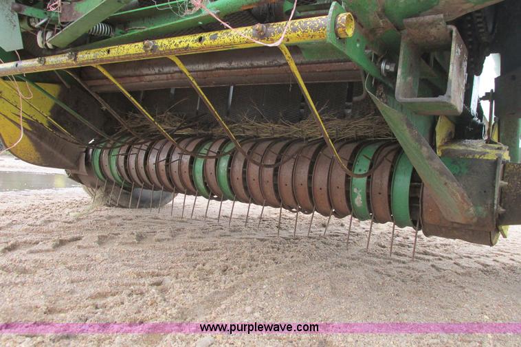 image for item I9573 1991 John Deere 535 round baler
