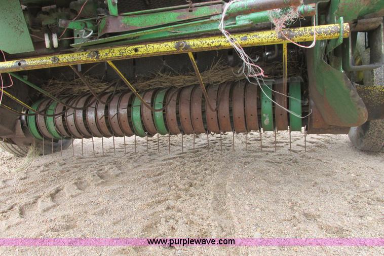 image for item I9573 1991 John Deere 535 round baler