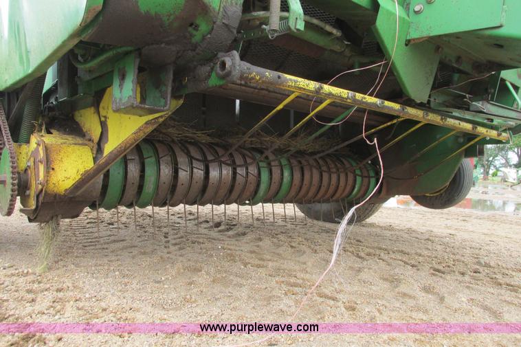 image for item I9573 1991 John Deere 535 round baler
