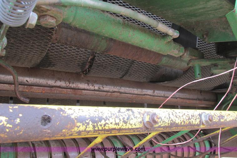 image for item I9573 1991 John Deere 535 round baler