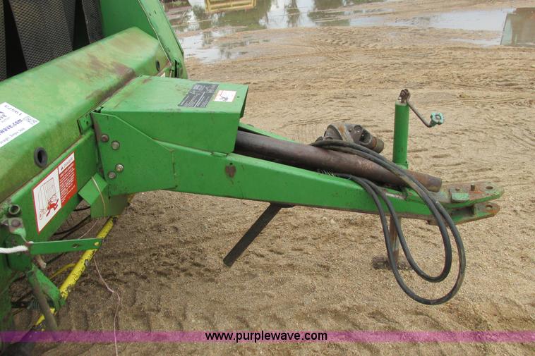 image for item I9573 1991 John Deere 535 round baler
