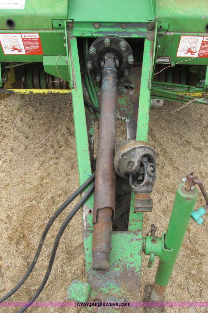 image for item I9573 1991 John Deere 535 round baler