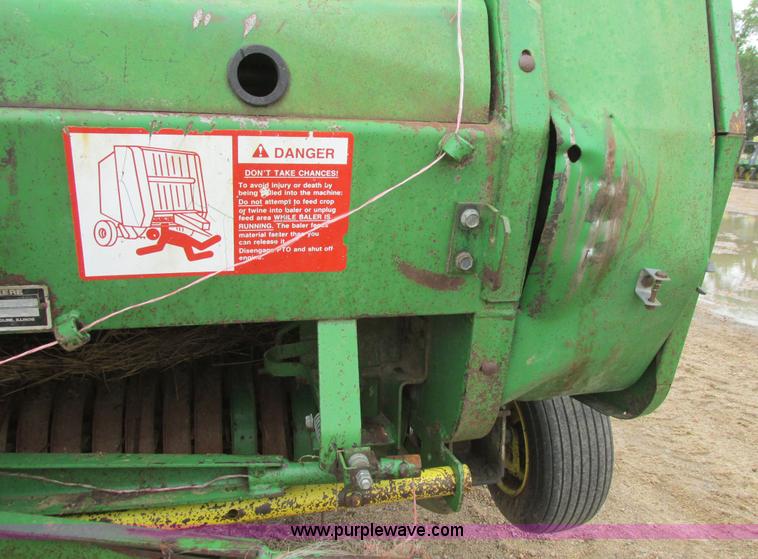 image for item I9573 1991 John Deere 535 round baler