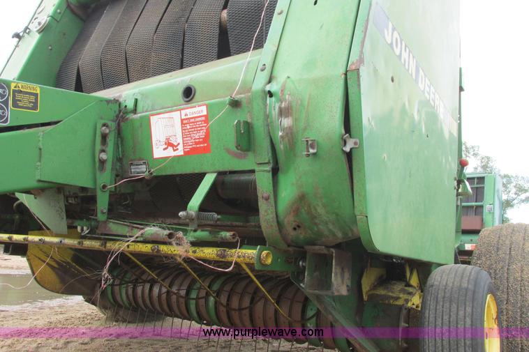 image for item I9573 1991 John Deere 535 round baler