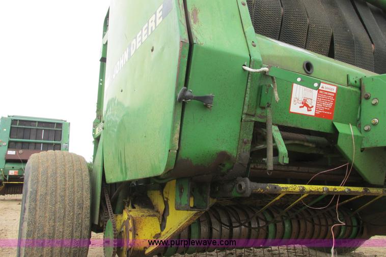 image for item I9573 1991 John Deere 535 round baler