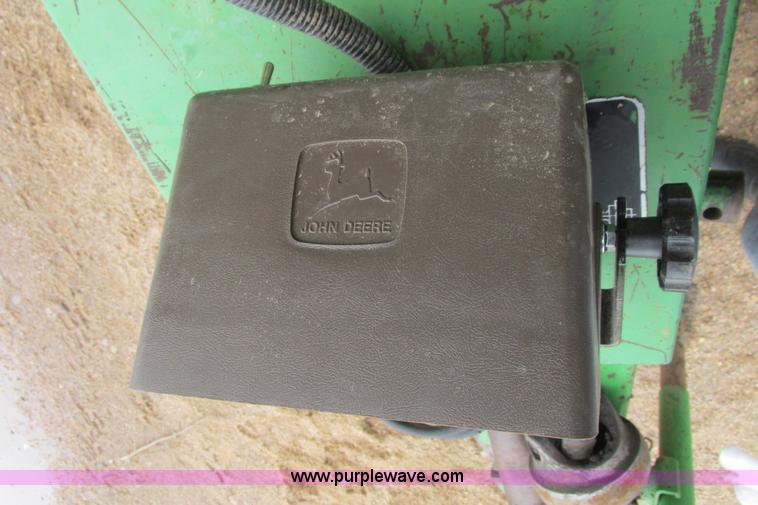 image for item I9573 1991 John Deere 535 round baler