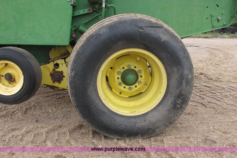 image for item I9573 1991 John Deere 535 round baler