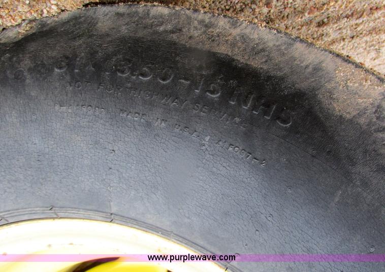 image for item I9573 1991 John Deere 535 round baler