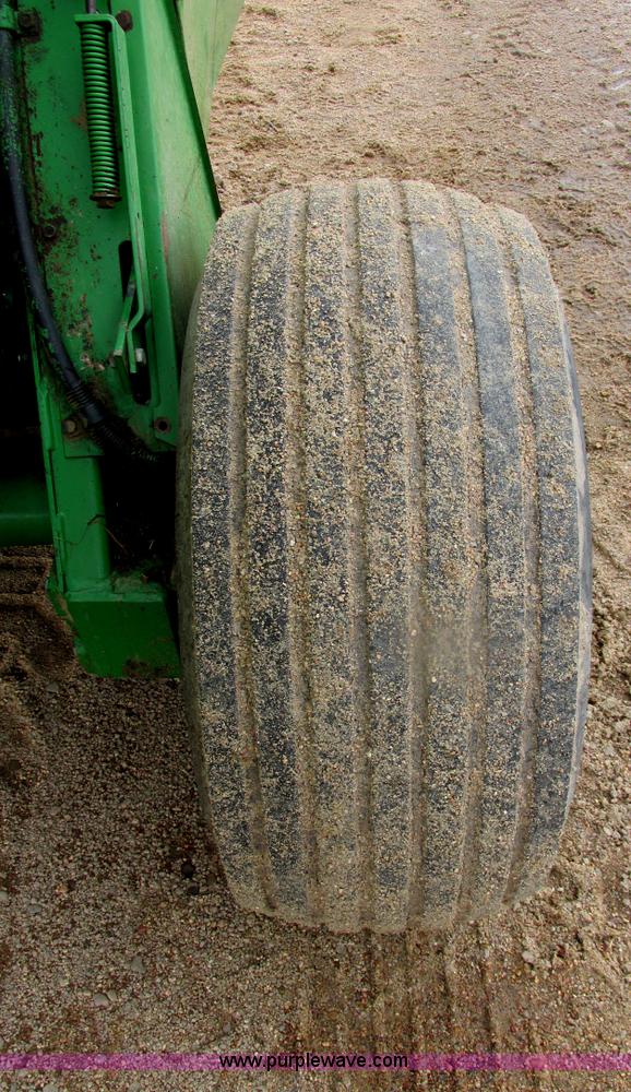 image for item I9573 1991 John Deere 535 round baler