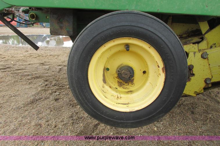 image for item I9573 1991 John Deere 535 round baler