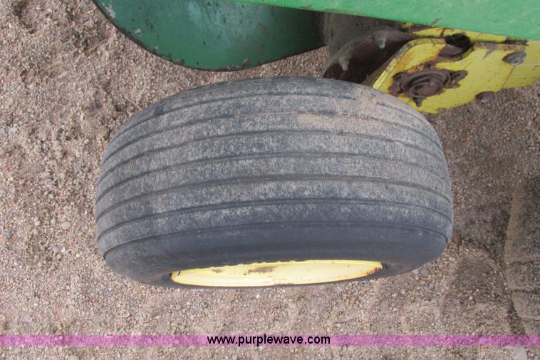 image for item I9573 1991 John Deere 535 round baler