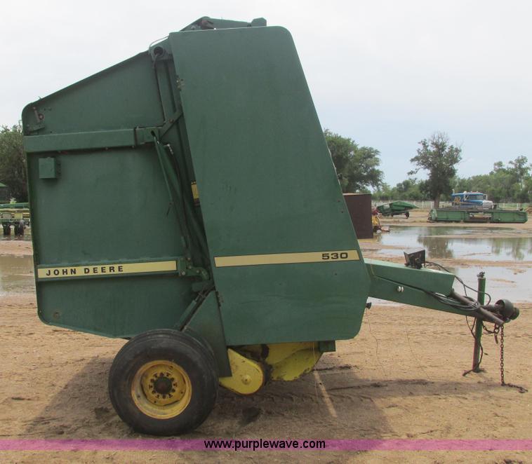 image for item I9574 1987 John Deere 530 round baler