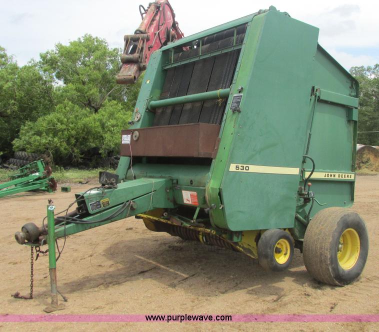 image for item I9574 1987 John Deere 530 round baler
