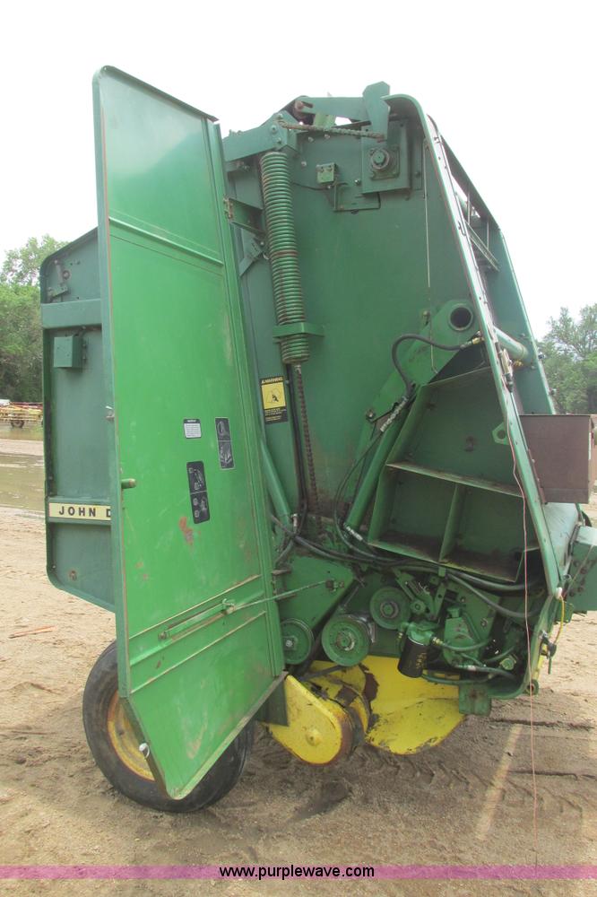 image for item I9574 1987 John Deere 530 round baler