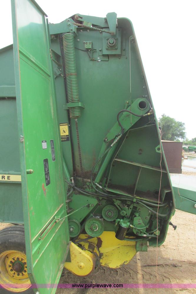 image for item I9574 1987 John Deere 530 round baler