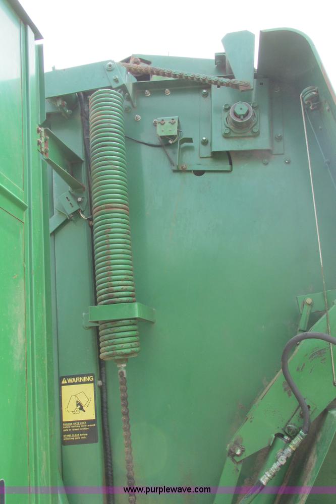 image for item I9574 1987 John Deere 530 round baler