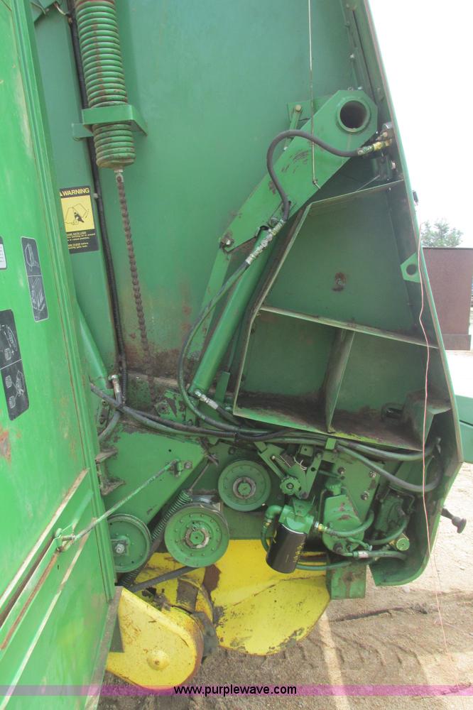 image for item I9574 1987 John Deere 530 round baler