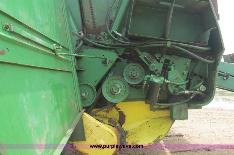 image for item I9574 1987 John Deere 530 round baler