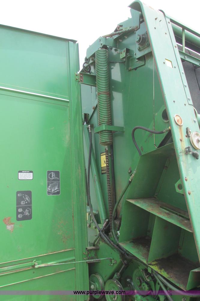 image for item I9574 1987 John Deere 530 round baler