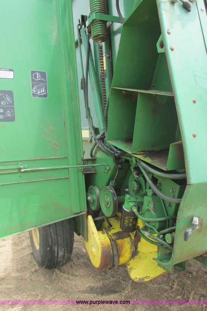 image for item I9574 1987 John Deere 530 round baler