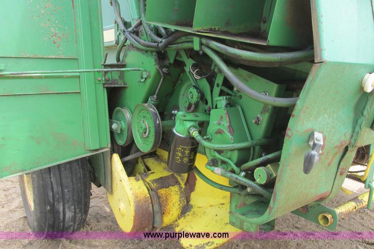image for item I9574 1987 John Deere 530 round baler