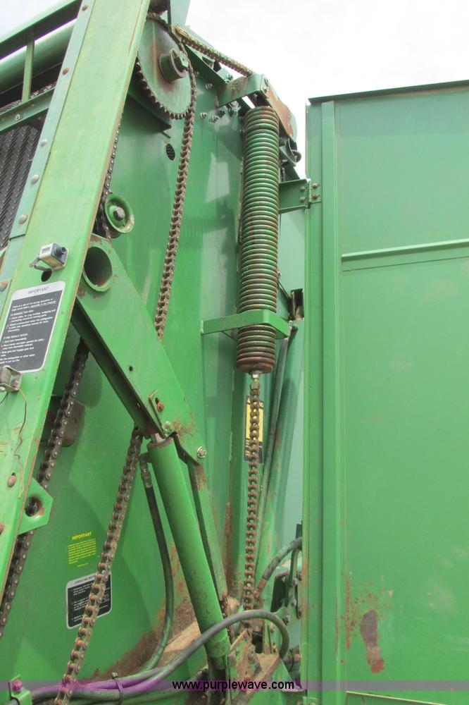 image for item I9574 1987 John Deere 530 round baler