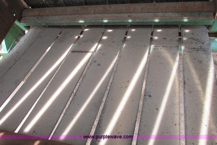 image for item I9574 1987 John Deere 530 round baler